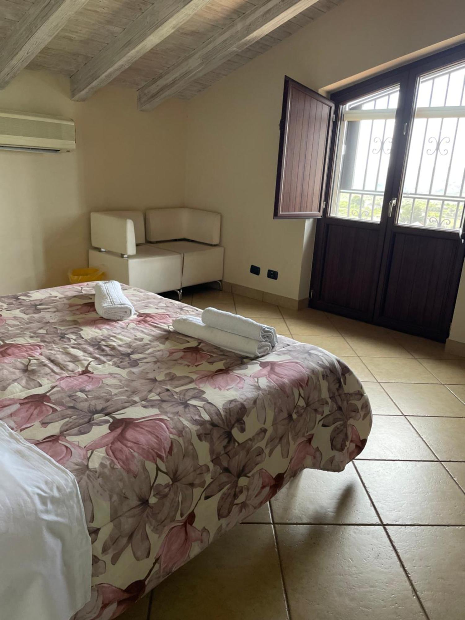 Hotel Ranch Simeto Paterno  Exterior foto